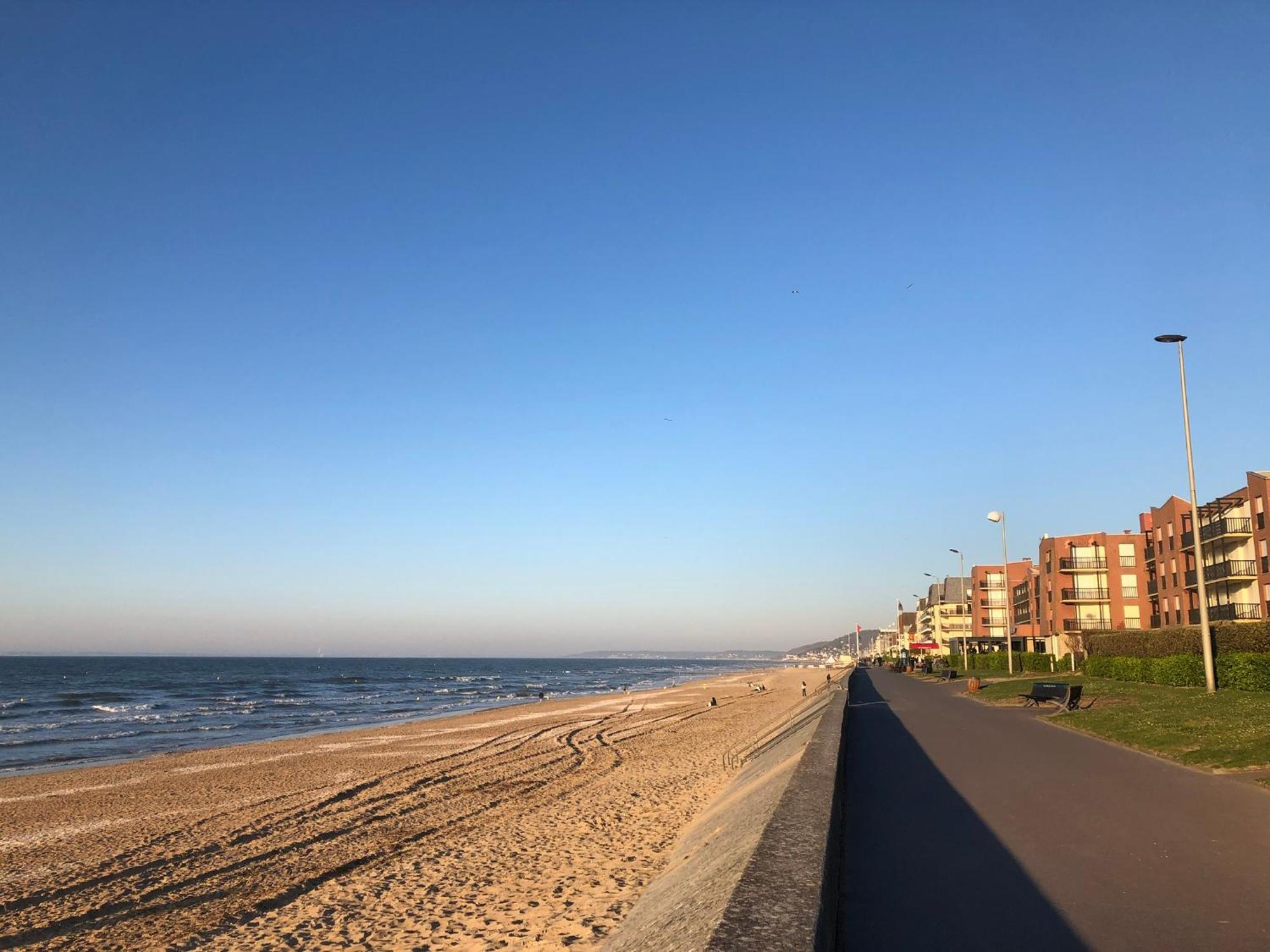 Le Petit Navire - Acces Direct Plage Cabourg Exteriör bild
